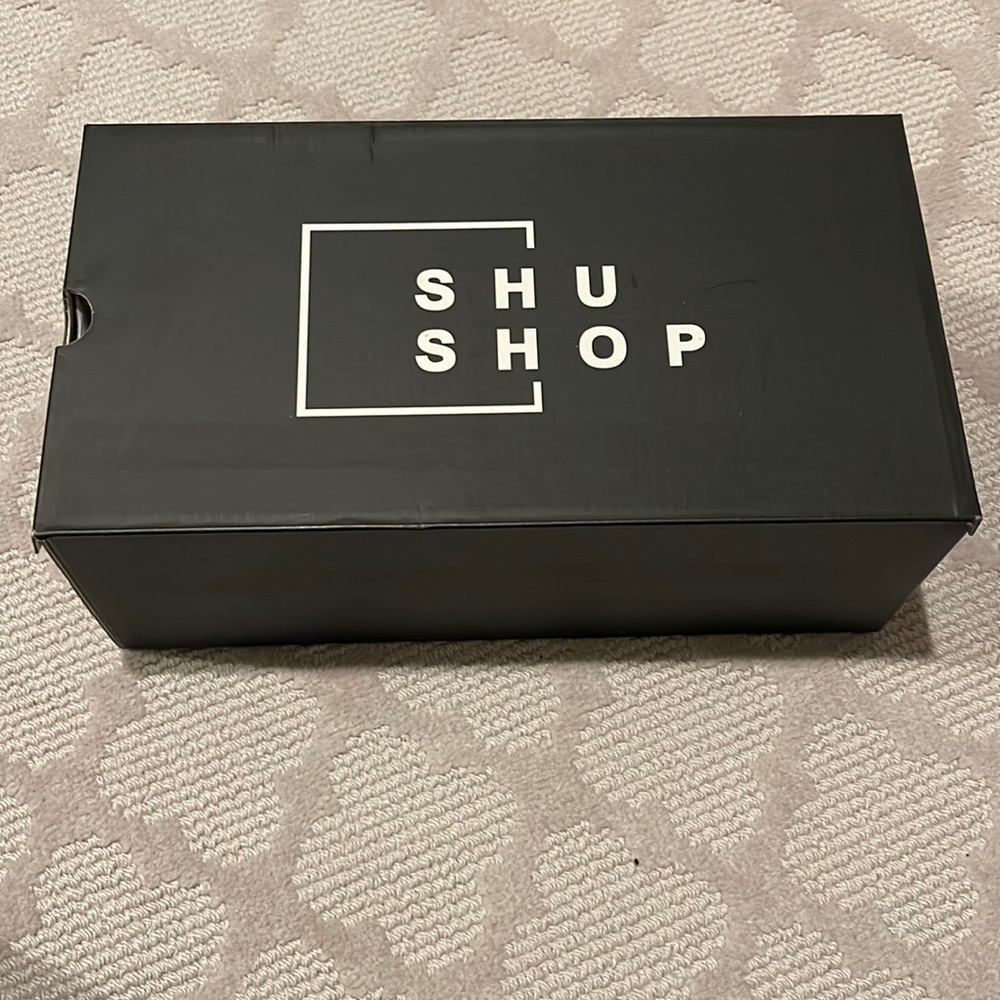 Shoe shop shoe box